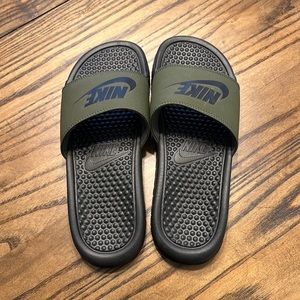 Nike men’s slides